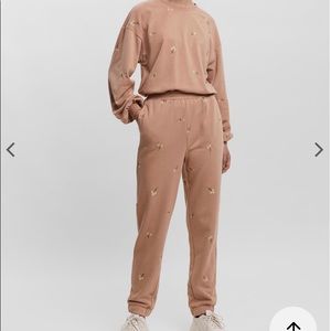 Sweatshirt and sweatpants matching set